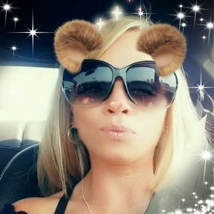 Meet your Posher, Denise